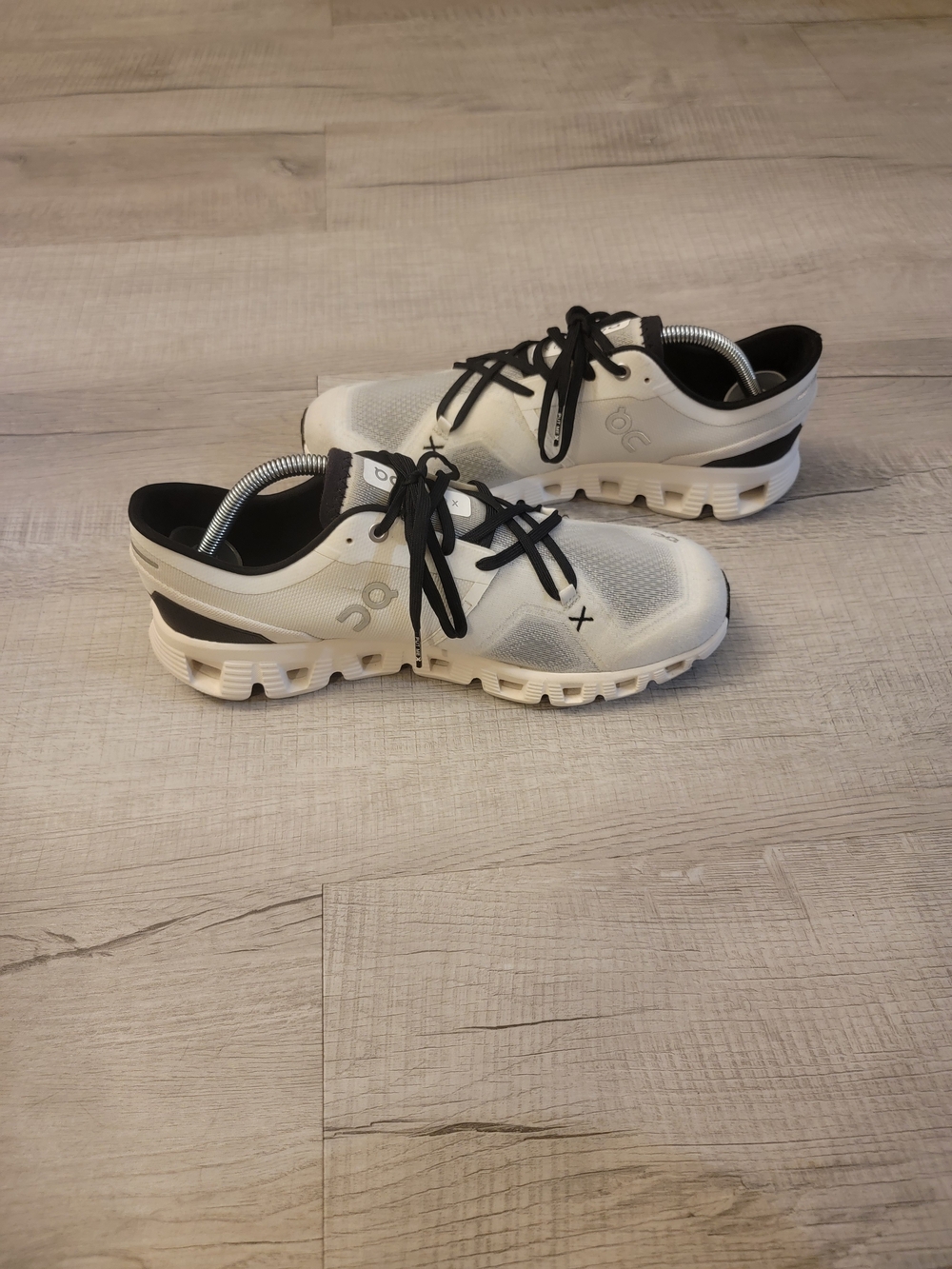 On Running Women's White and Black Athletic Shoes - Picture 6 of 9